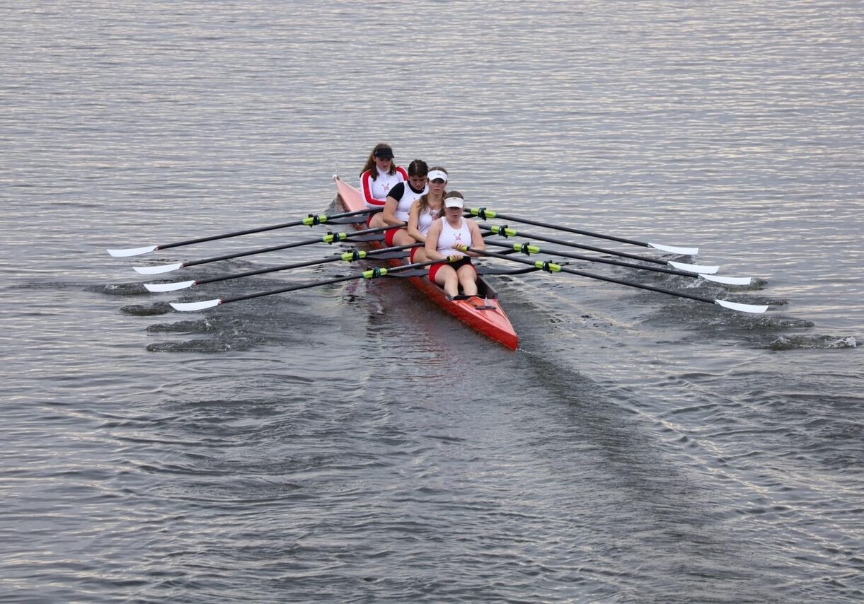 4 USC Rowers on water